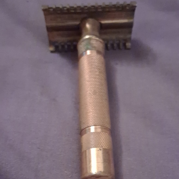 Classic Silver Safety Razor - Picture 3 of 4